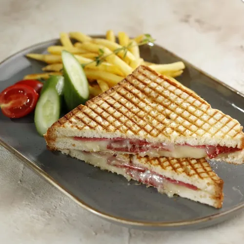 KARIŞIK TOST fotoğrafı